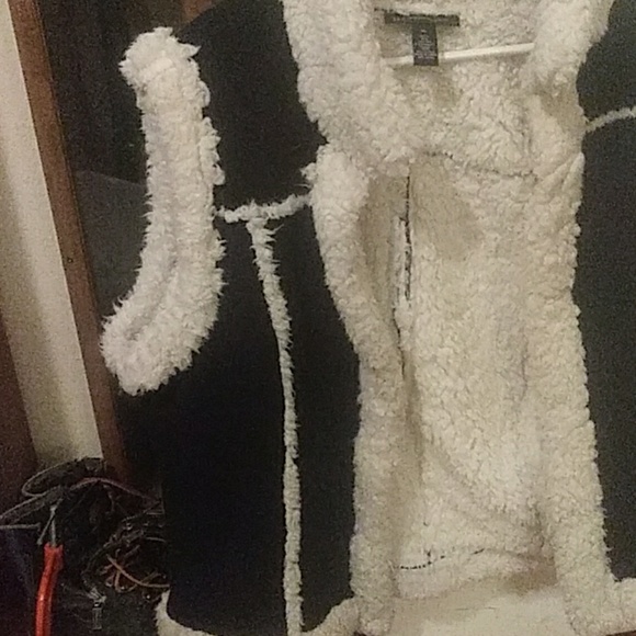 Vest - Picture 4 of 4